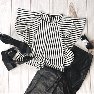 BCBG MaxAzria Black/White Striped Tie Front Flutter Sleeves Cropped Top - XS